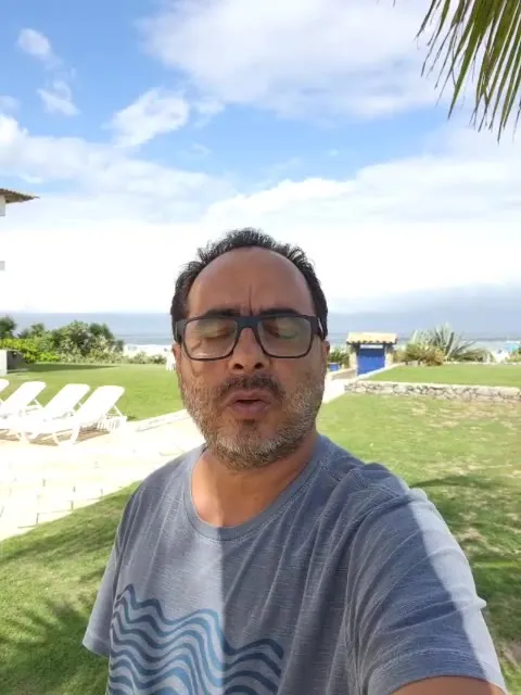 Depoimento em vídeo de Emerson — Pousada Espuma da Praia